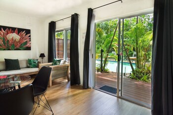 the palms at palm cove