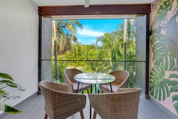 the palms at palm cove