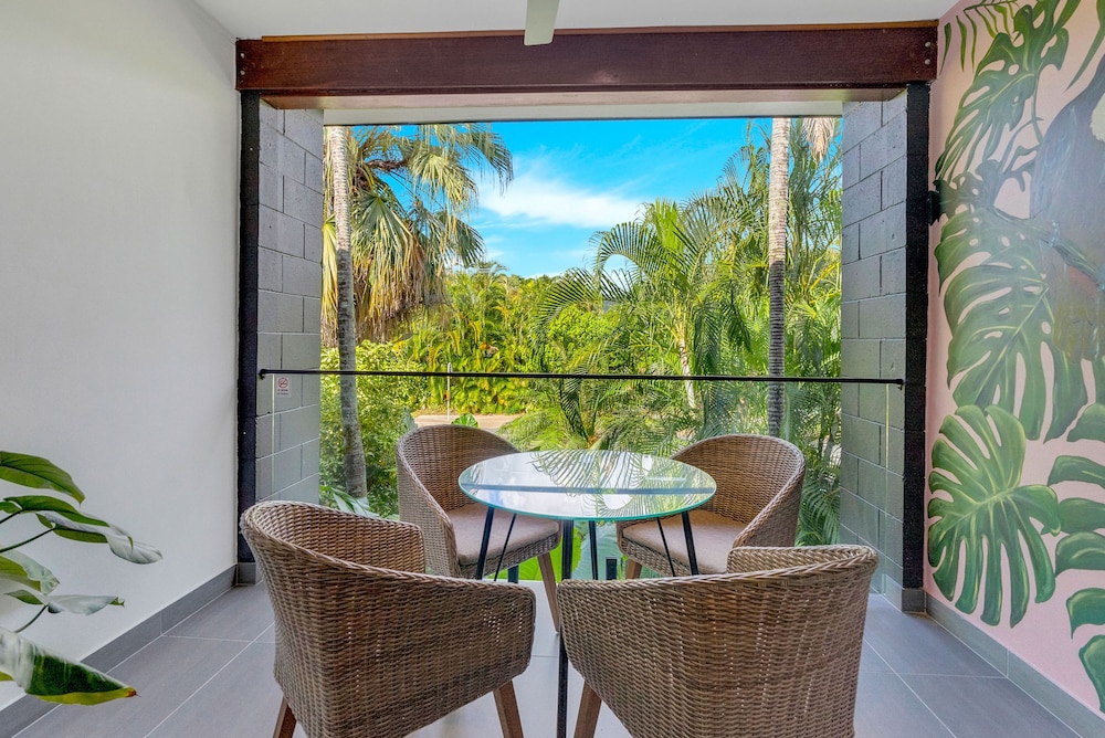 the palms at palm cove