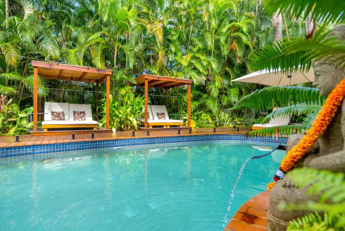 the palms at palm cove