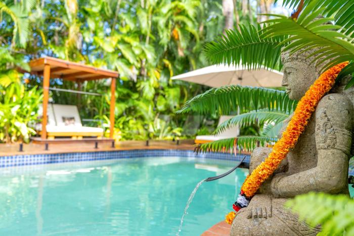 the palms at palm cove