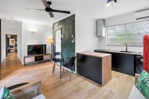 the palms at palm cove