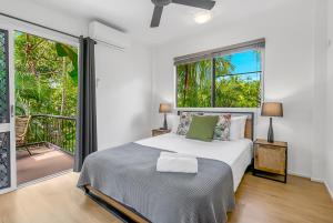 the palms at palm cove