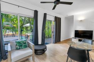 the palms at palm cove