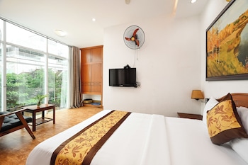 queen hotel airport