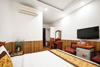 queen hotel airport