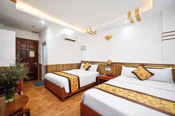 queen hotel airport