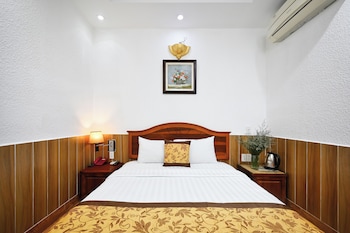 queen hotel airport
