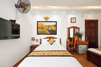 queen hotel airport