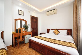 queen hotel airport