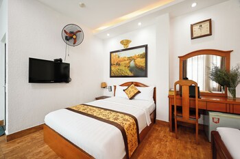 queen hotel airport