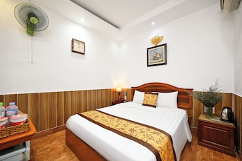 queen hotel airport
