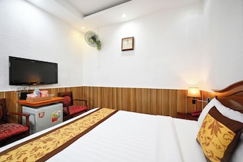 queen hotel airport