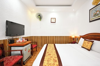 queen hotel airport