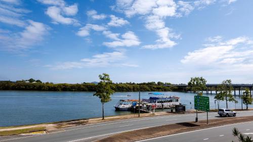 river sands apartments