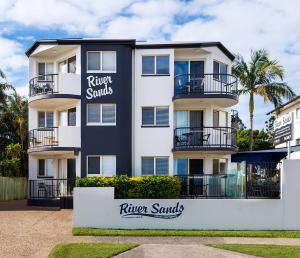 river sands apartments