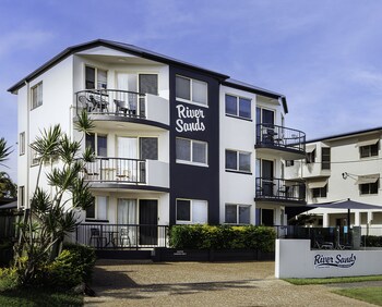river sands apartments