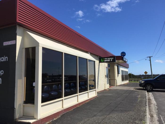 regatta point tavern