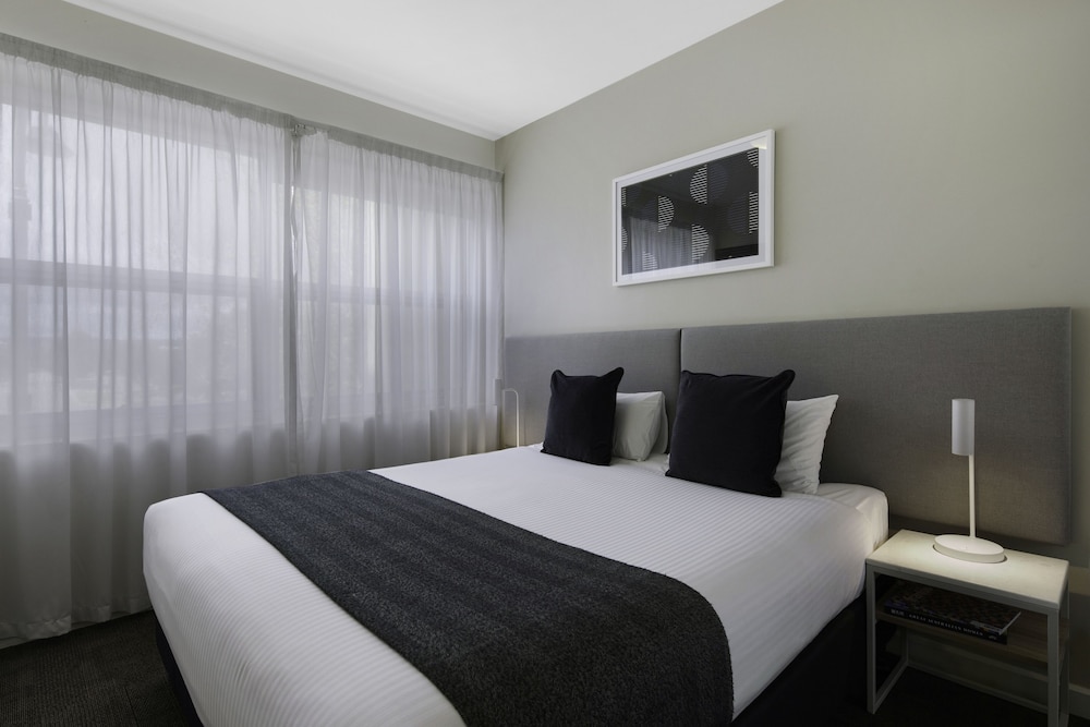quest mawson lakes