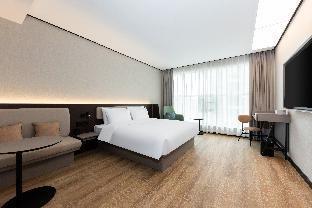 hanting hotel huanggang huangmei county