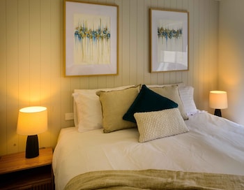 Georges Bay Apartments,East Coast Tasmania>>Binalong Bay,4 star