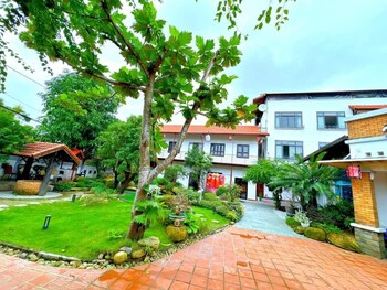 golden star villa hue