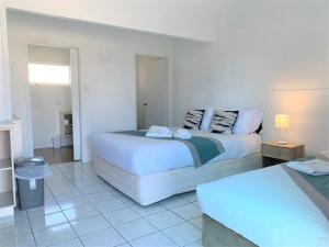 aqua blue motel