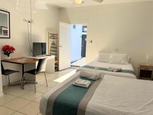 aqua blue motel
