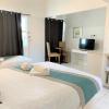 aqua blue motel