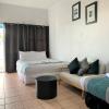 aqua blue motel