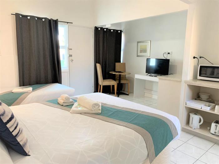 aqua blue motel