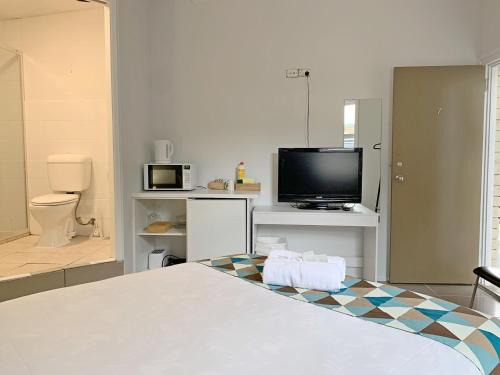 aqua blue motel