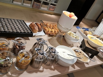 columbus hotel monte carlo curio collection by hilton