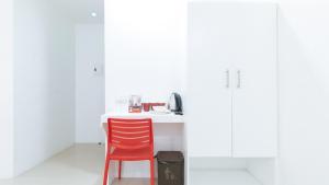 reddoorz plus dbuilders poblacion bgc