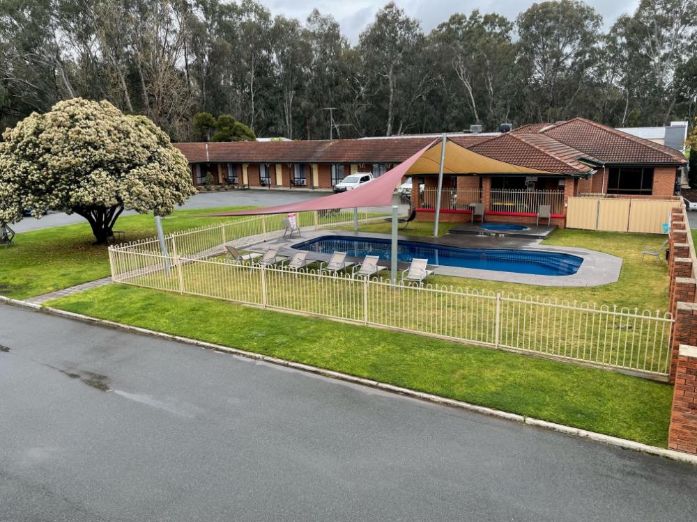 advance motel