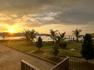sunset seaview vacation condos jesselton quay