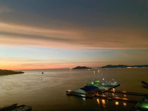 sunset seaview vacation condos jesselton quay