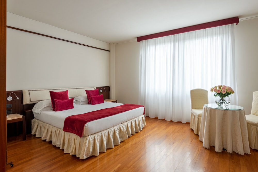 hotel leopardi