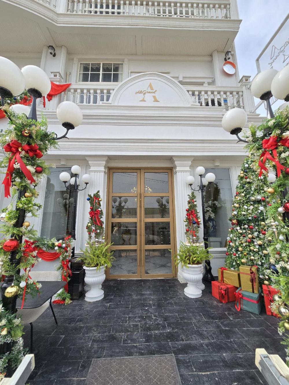 ali grand hotel