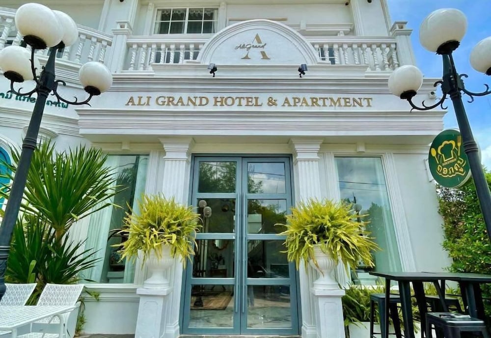 ali grand hotel