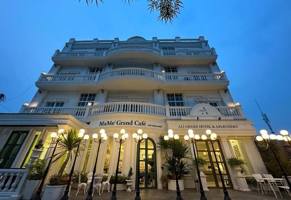 ali grand hotel