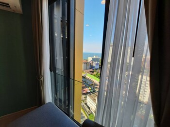 edge central pattaya near walking street
