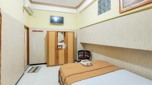 hotel shinta 2 near alun alun kertosono