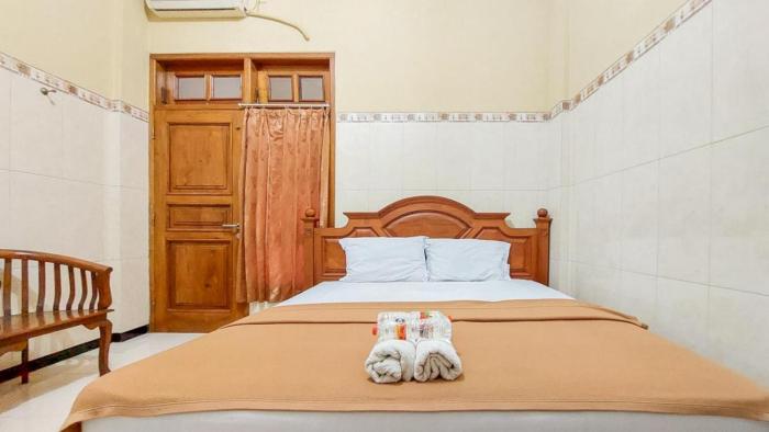 hotel shinta 2 near alun alun kertosono