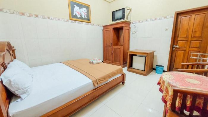 hotel shinta 2 near alun alun kertosono