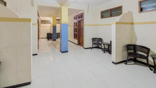 hotel shinta 2 near alun alun kertosono