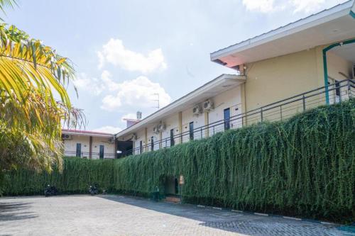 Reddoorz Plus Syariah @ Lotus Hotel Bojonegoro,Indonesia>>Bojonegoro,2 star