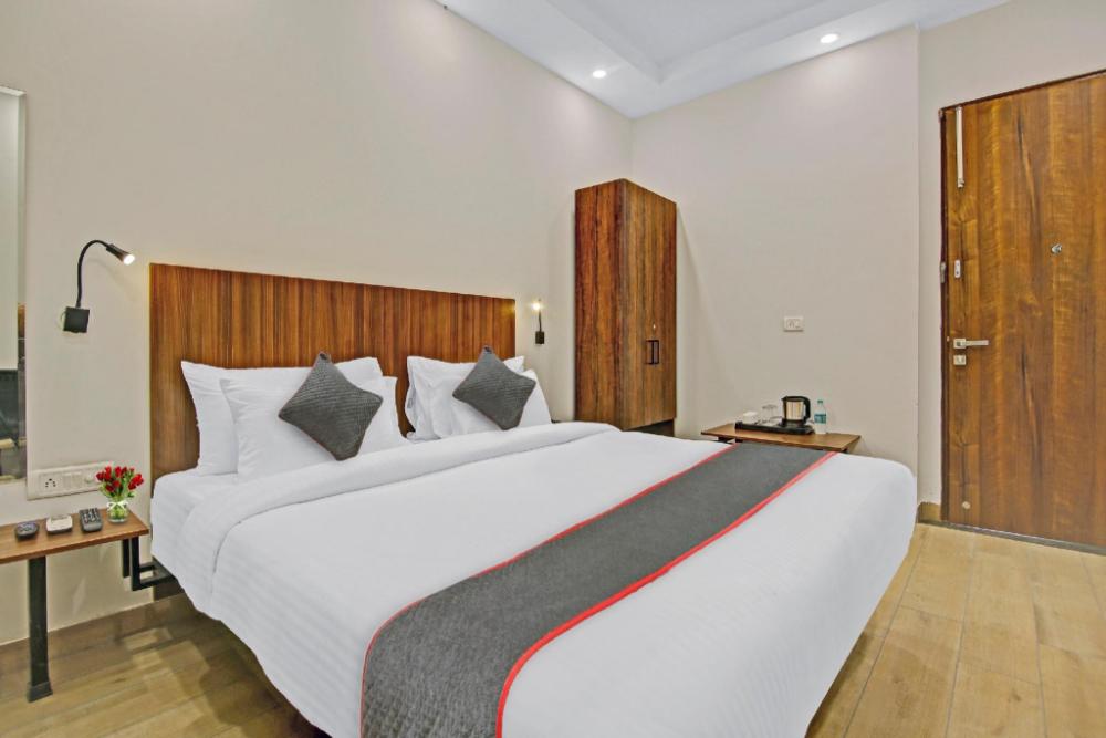 townhouse golden frame near sec 62 noida