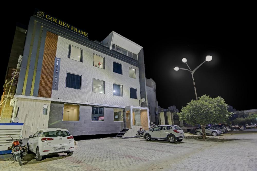 townhouse golden frame near sec 62 noida