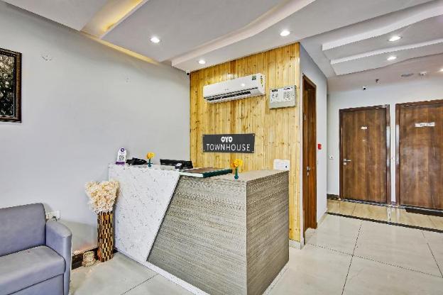 townhouse golden frame near sec 62 noida